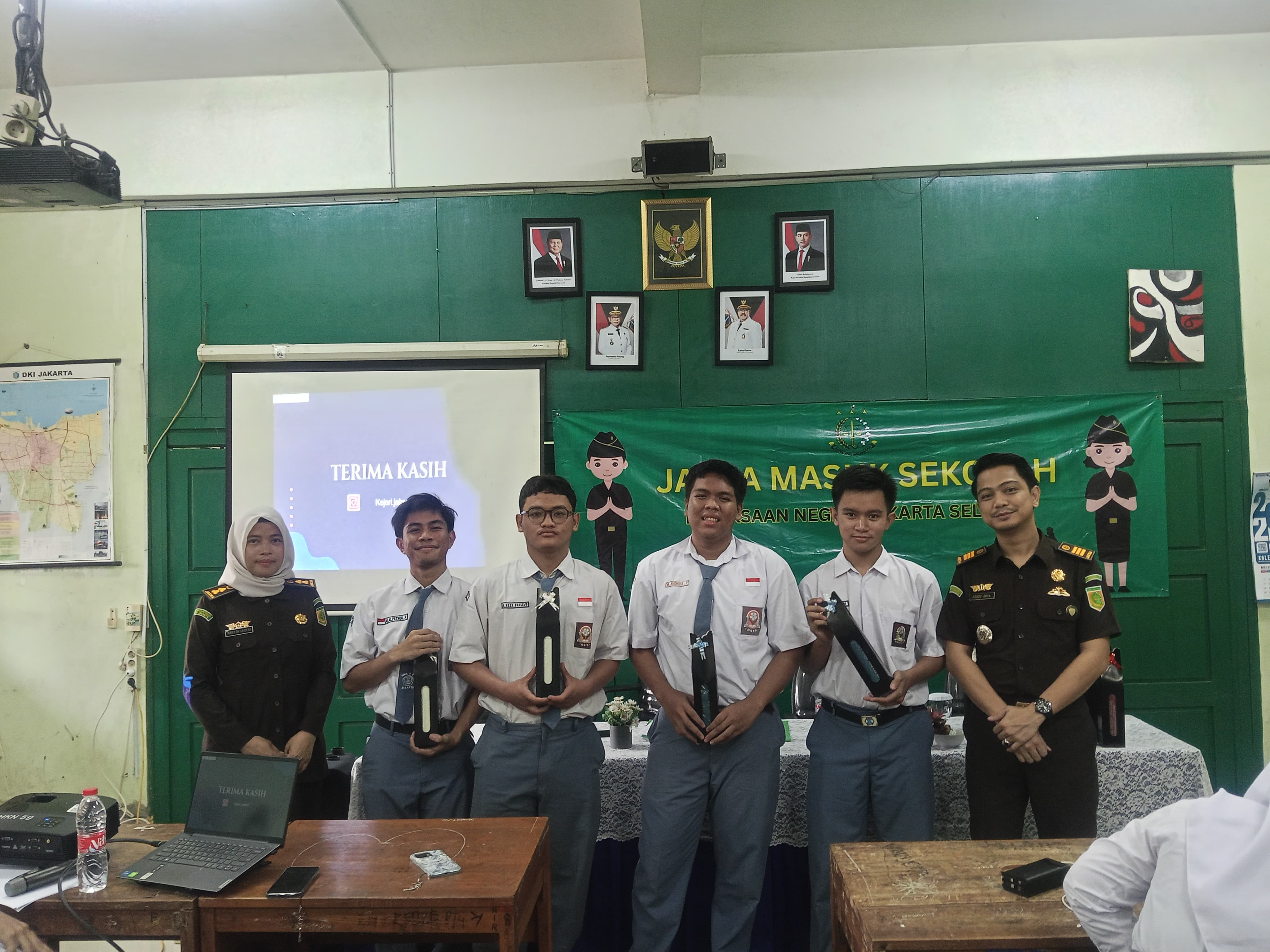 Gedung Sekolah SMA NEGERI 4 MALANG